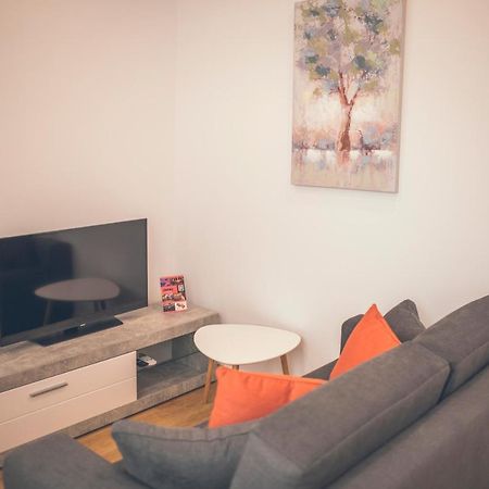 Apartamentos Puerta Sevilla เฮเรซ เด ลาฟรอนเตรา ภายนอก รูปภาพ