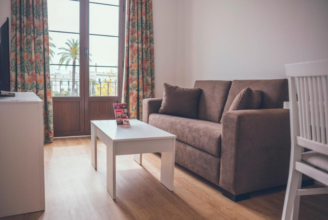 Apartamentos Puerta Sevilla เฮเรซ เด ลาฟรอนเตรา ภายนอก รูปภาพ